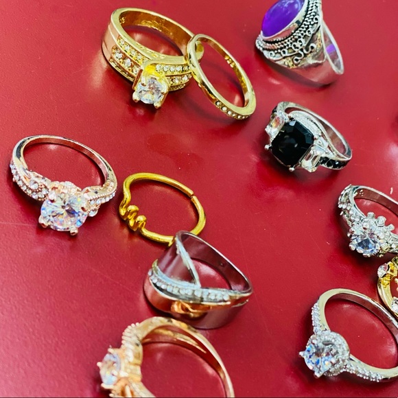 NEW 22 Pieces Fashion Jewelry Rings Lot. - Picture 4 of 4
